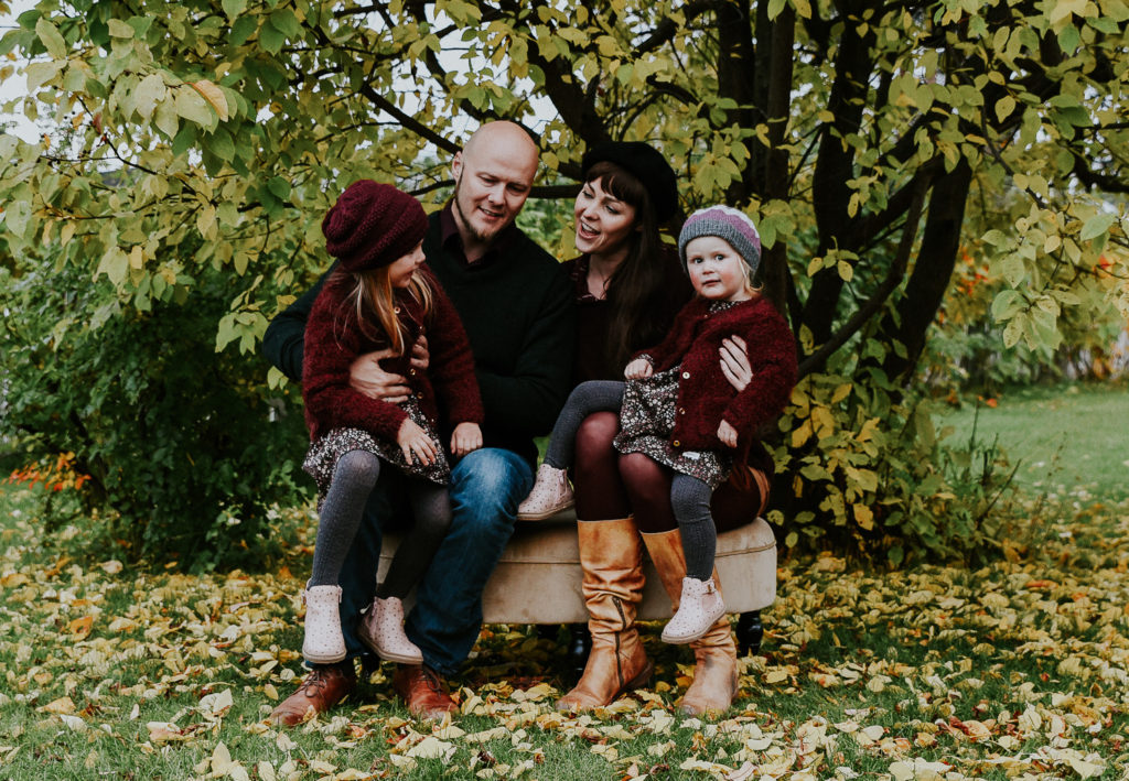 Family photo session with fall colors - How I become a full time photographer in Norway