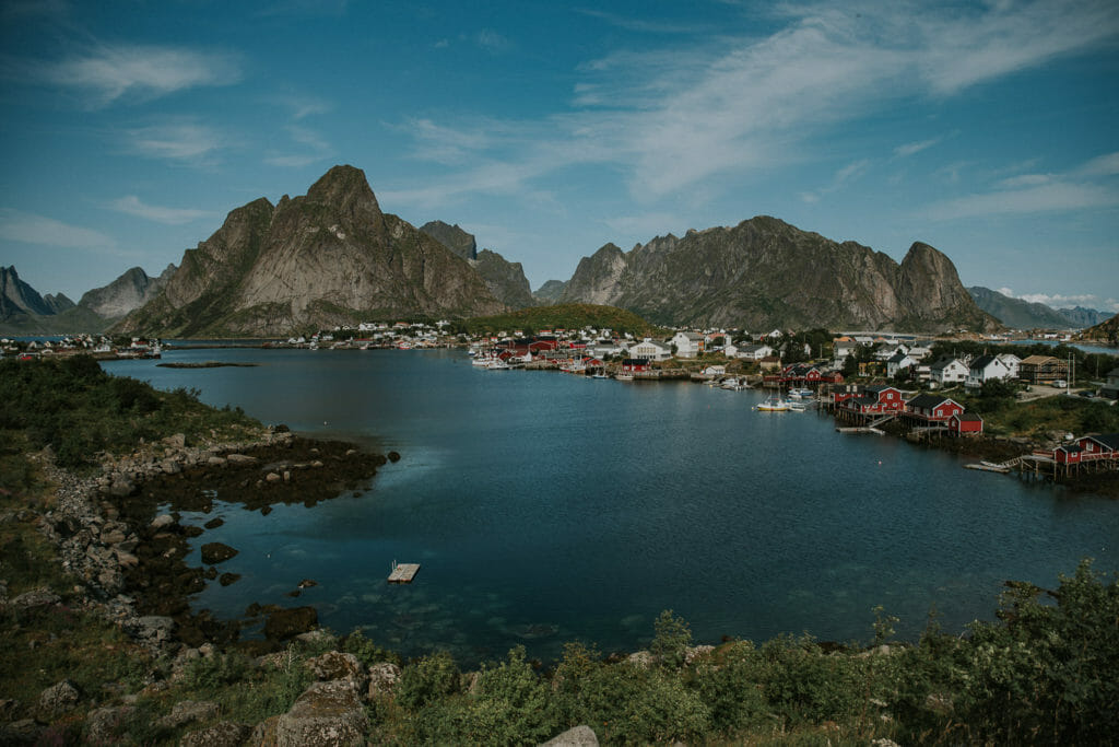 Amazing landscapes of Reine is a good choice for a outdoor destination wedding and elopement in Lofoten Norway