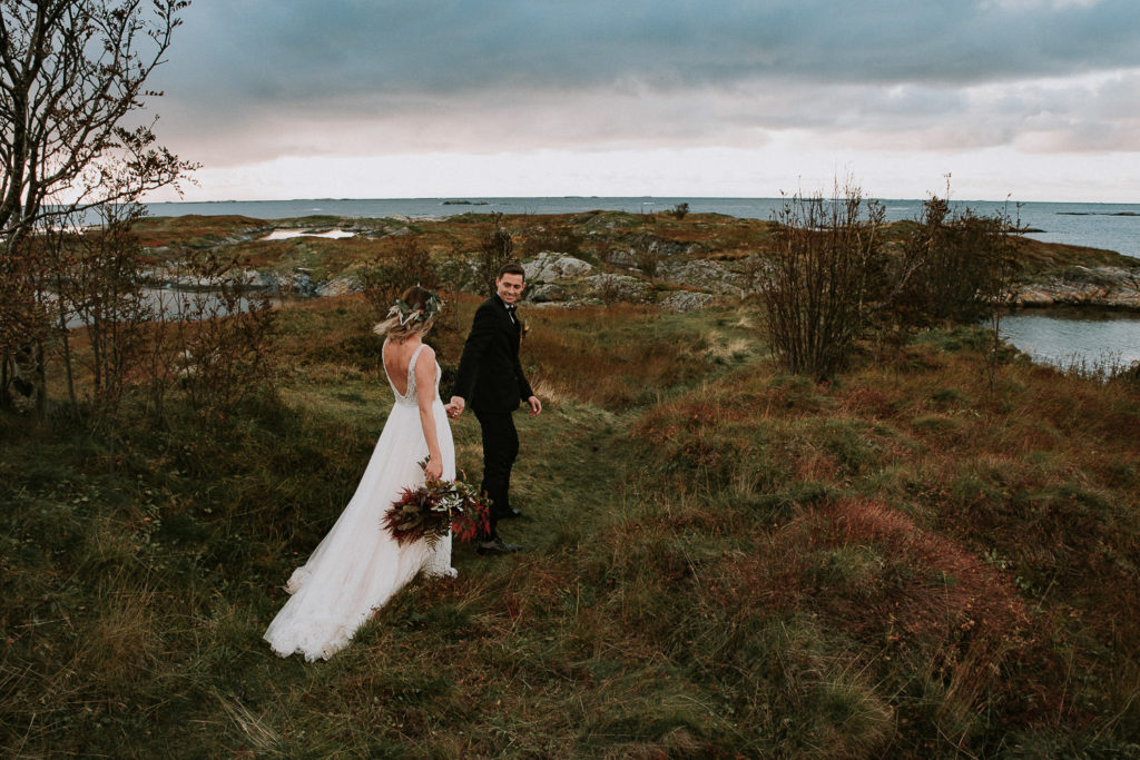 Beautiful fall elopement in Western Norway - Molde - planning guide for an elopement in Norway