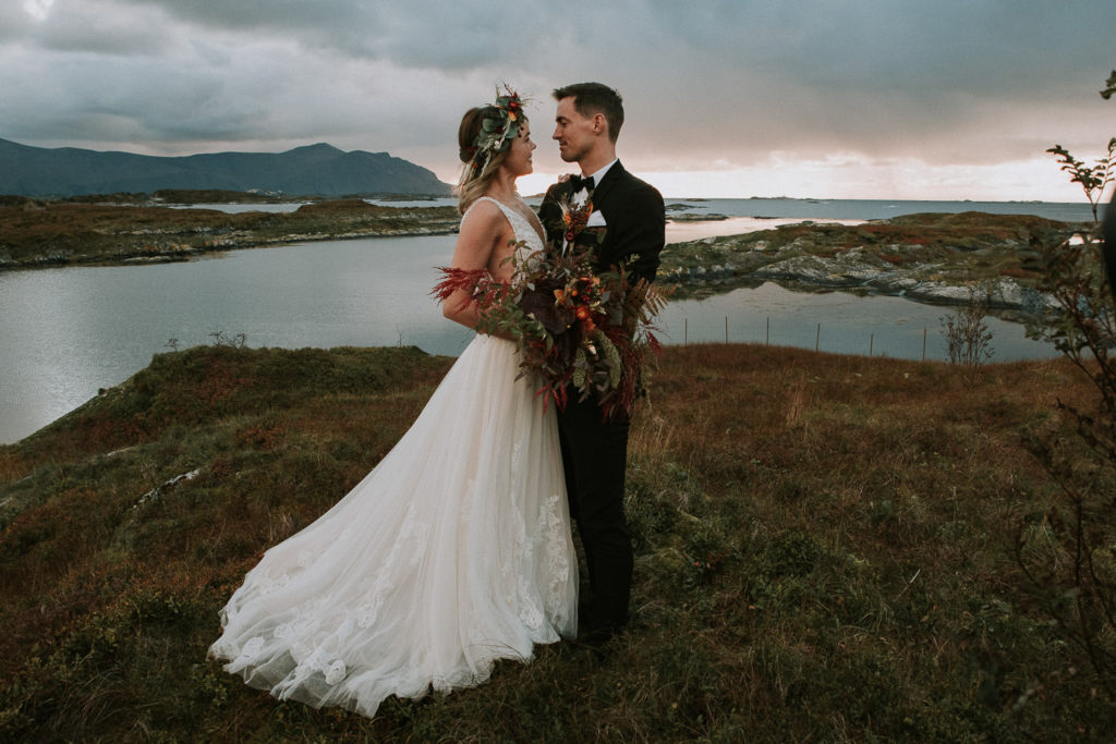 Fall elopement in Western Norway Håholmen havstuer - photographer TS Foto Design