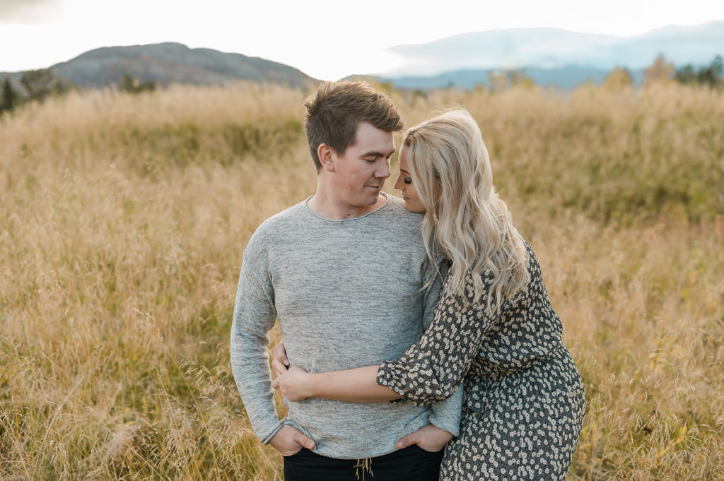 Suset engagement photo session in Norway - ideas and inspiration