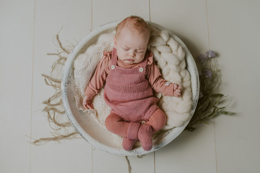 Babyfotografering med baby jente 2 måneder gammel  for prosjektet "ett år i bilder" babyfotografering fra måned til måned
