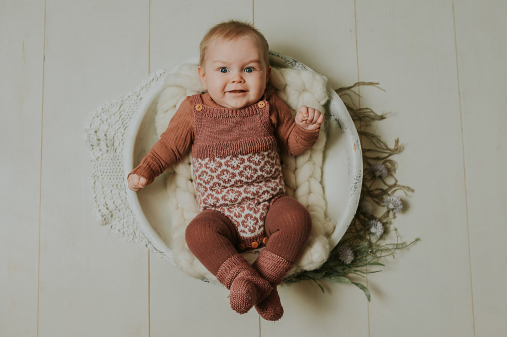 Babyfotografering med baby jente 7 måneder gammel  for prosjektet "ett år i bilder" babyfotografering fra måned til måned