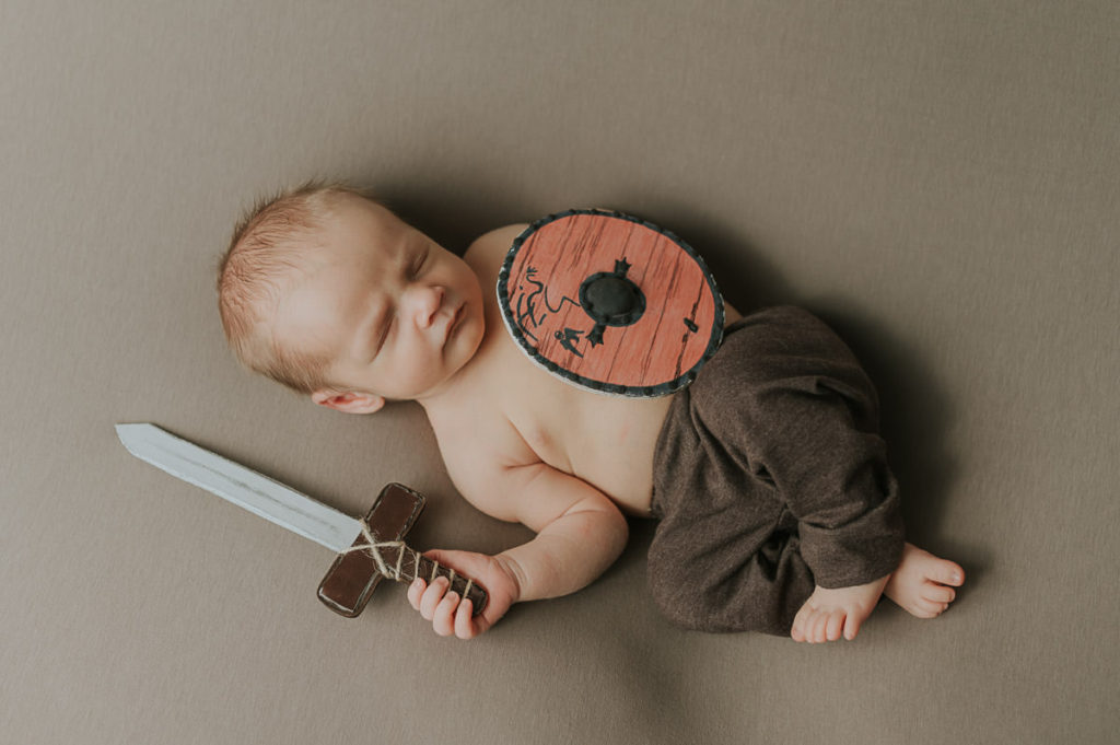 Gaan embargo Coöperatie Viking theme newborn photoshoot - Norway newborn photographer