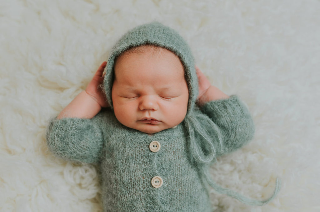 Nyfødtfotografering i Alta i mintgrønne farger 