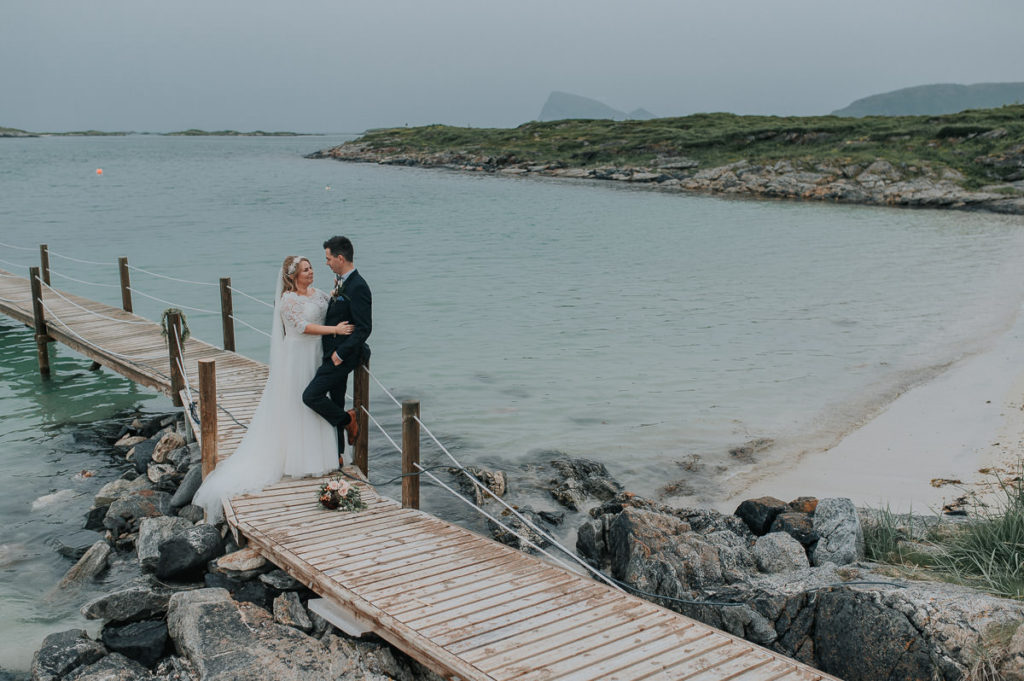 Wedding day at a sandy beach in Sommarøy near Tromsø - by photographer TS Foto Design