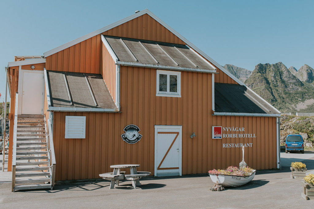 Nyvågar rorbuhotell in Kabrelvåg Lofoten - a reception for an adventure wedding in Norway