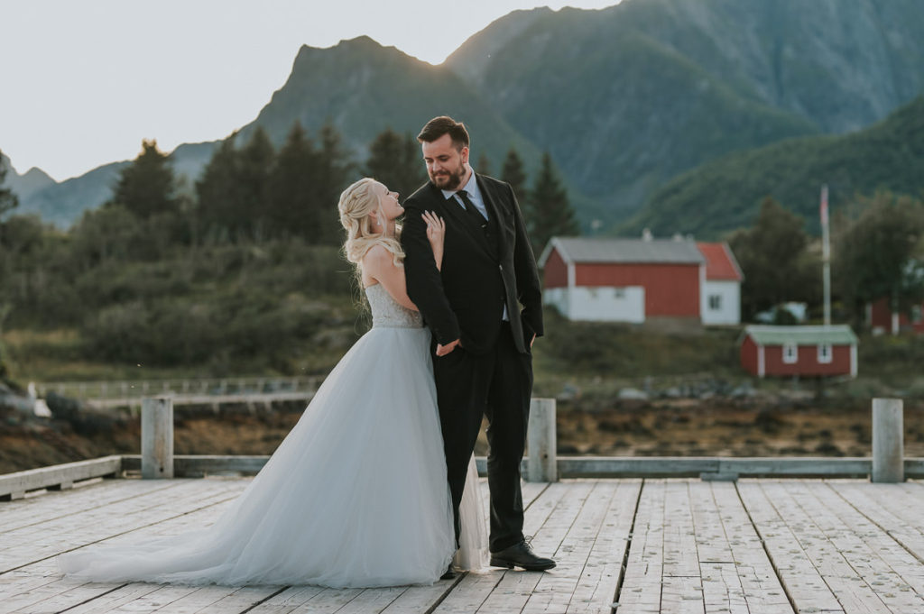 Bride and groom portraits in the sunset in Kabelvåg Lofoten on the day of their adventure wedding 