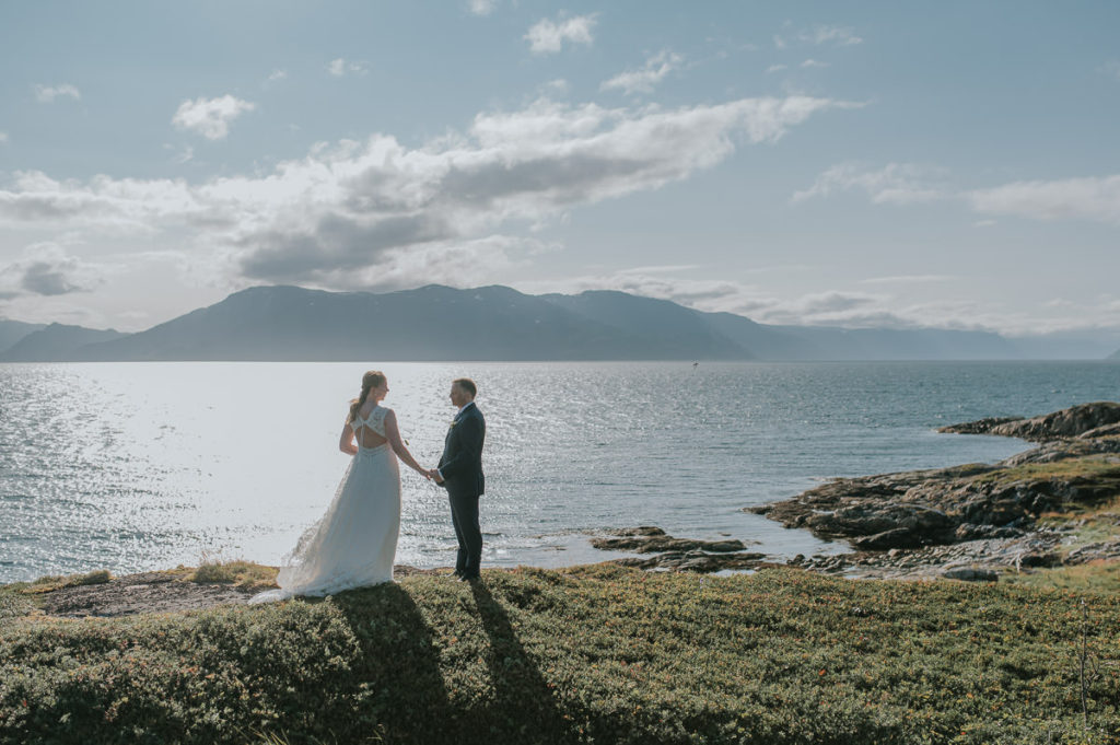 Elopement in Norway by the fjords and mountains captured by elopement photographer TS Foto Design