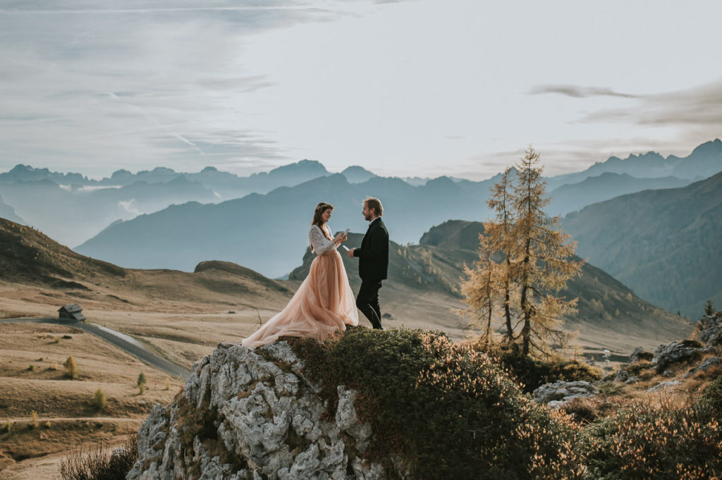 Vow renewal on the day of the wedding anniversary in a stunning location in Italian Dolomites on a sunny autumn day in Northern Italy - captured by wedding photographer TS Foto Design 