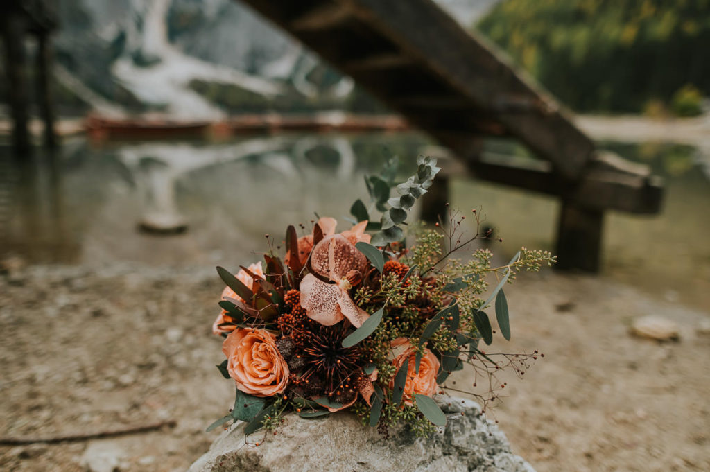 Wedding bouquet in front of a mountainlake
