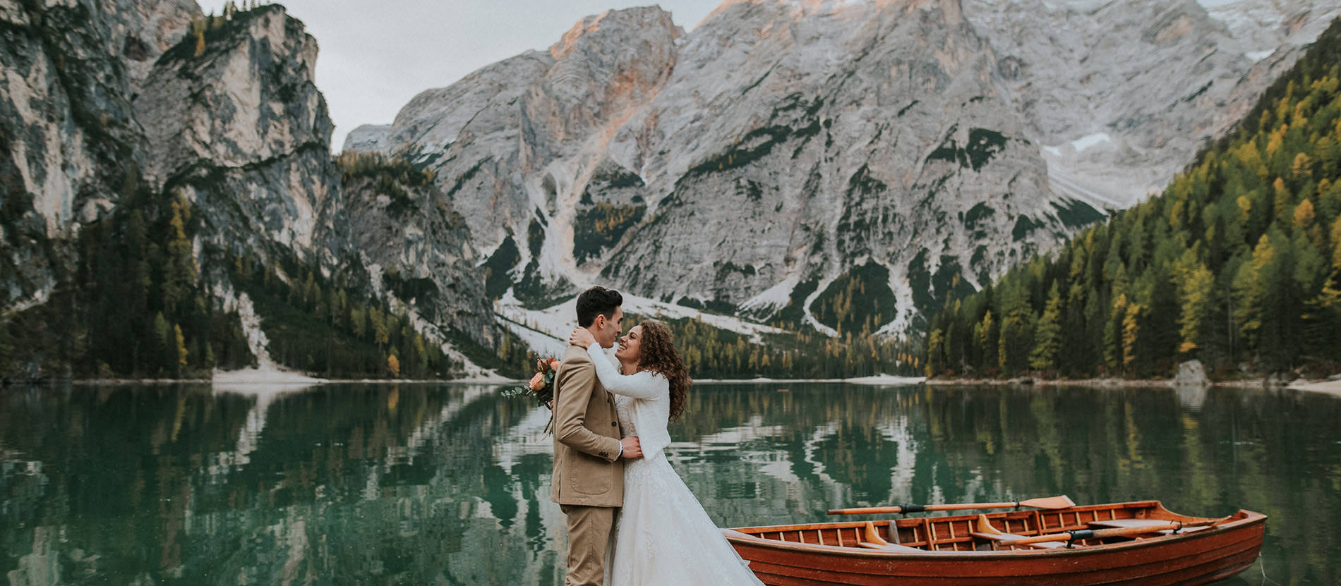 First look at Lago di Braies on the day of the adventure elopement at Pragser Wildsee