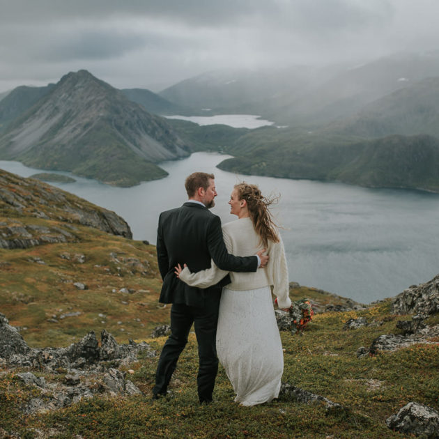 Bride and groom in the mountains of Finnmark Norway by photographer TS Foto Design