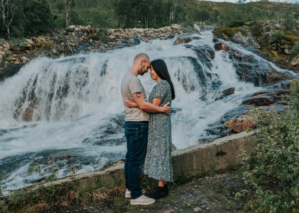 Engagement pre-wedding photo session in Tromsø by a waterfall - by elopement photographer TS Foto Design 