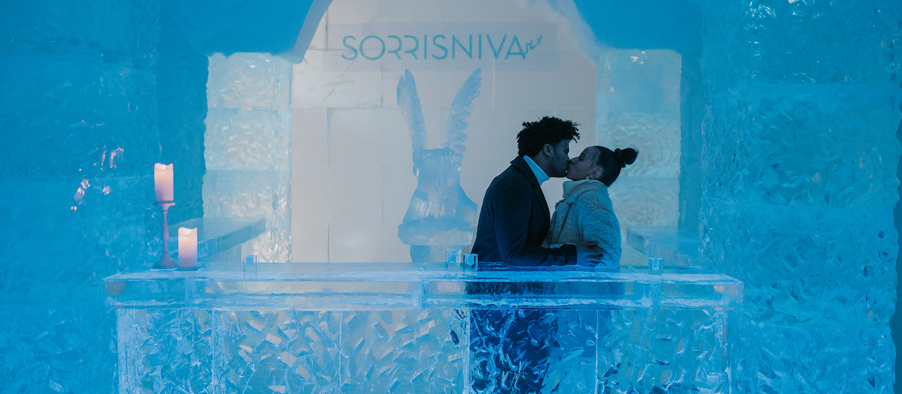 A couple kissing each other in the igloo hotel Sorrisniva Alta on their engagement session in wintertime