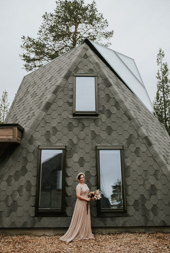 Beautiful glamping cabins Trasti og Trine in Alta Norway in summer time - bride and groom getting ready for their elopement day