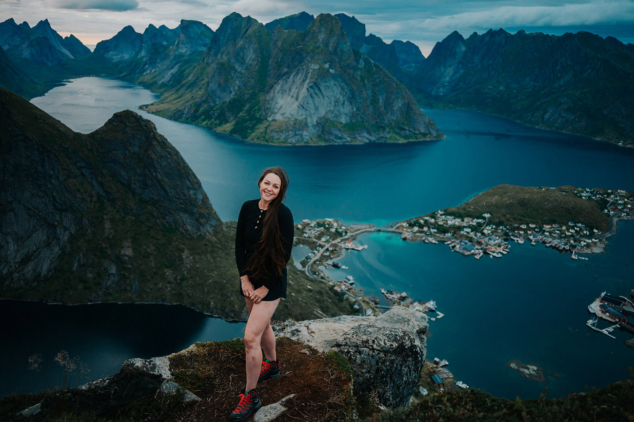 Hiking girl on a mountaintop in Lofoten islands in Norway - captured by elopement photographer TS Foto Design