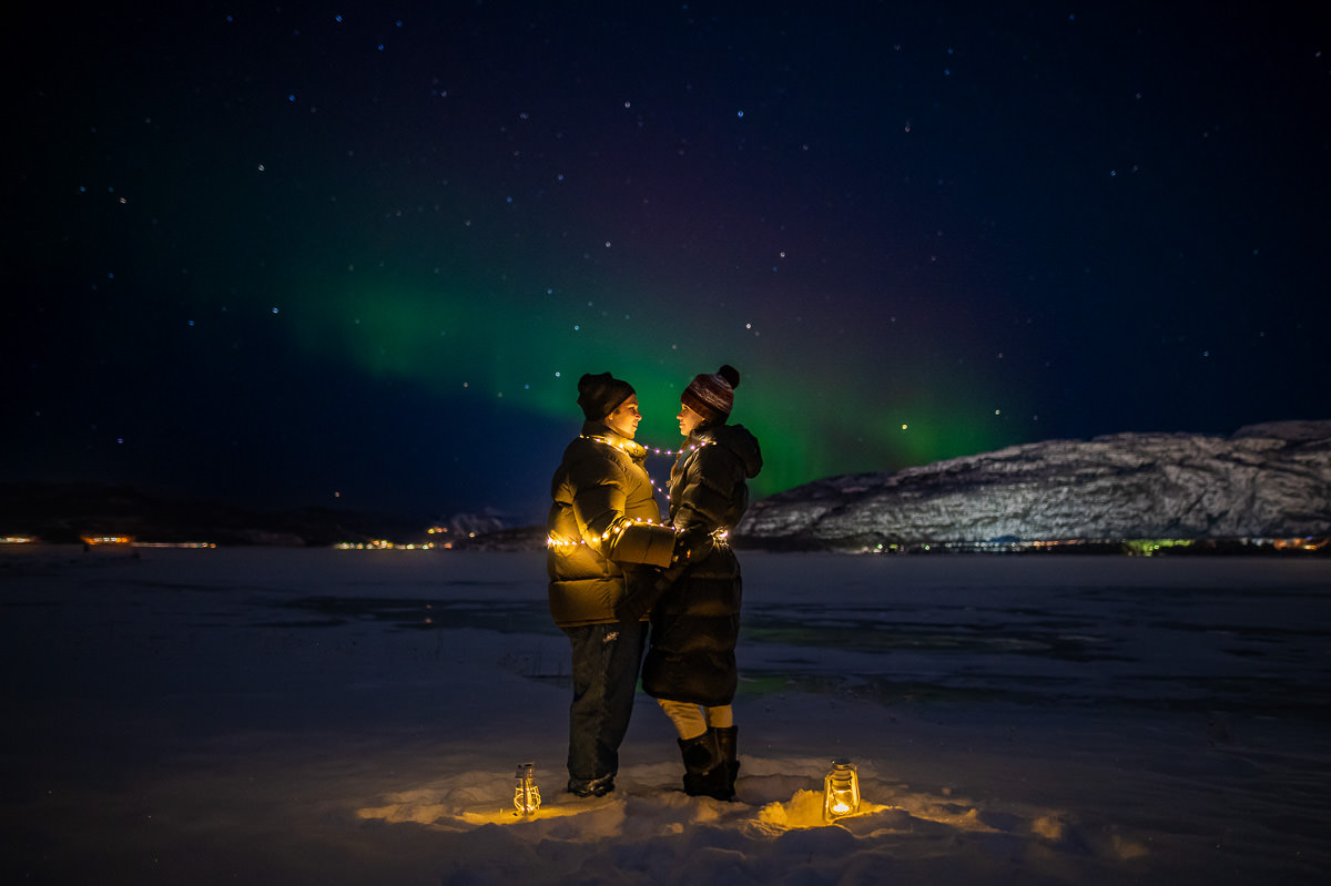 Engagement photo session under the northern lights in Alta Norway
