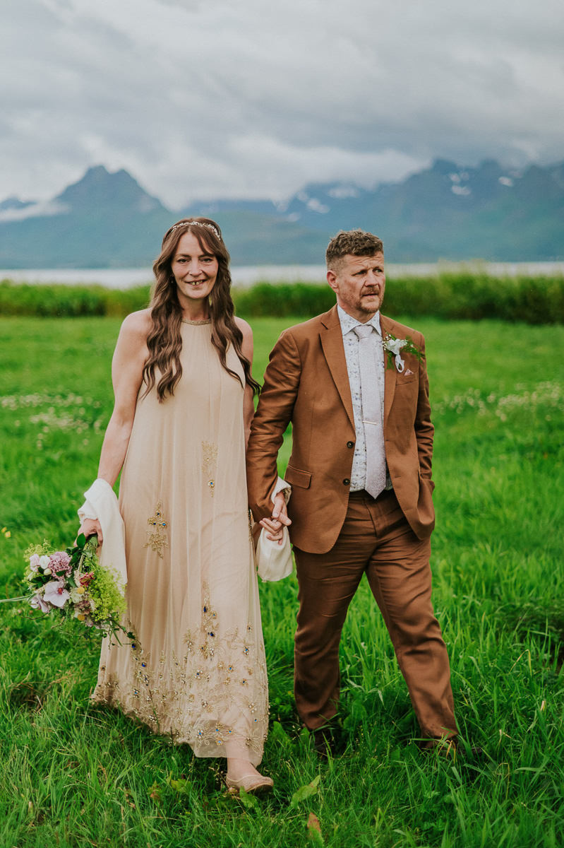 Bohemsk bryllup i Vesterålen - Sortland brudepar