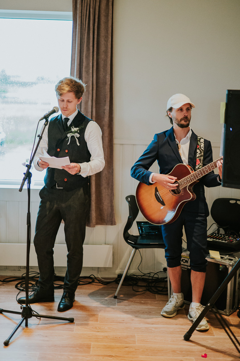 Musikk band spiller på en bryllupsfest i Sortland