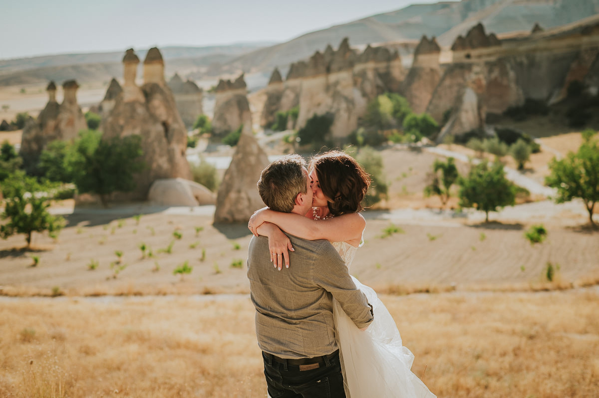 Bride and groom portrait in Love Valley in Cappadocia Turkey - captured by elopement photographer TS Foto Design