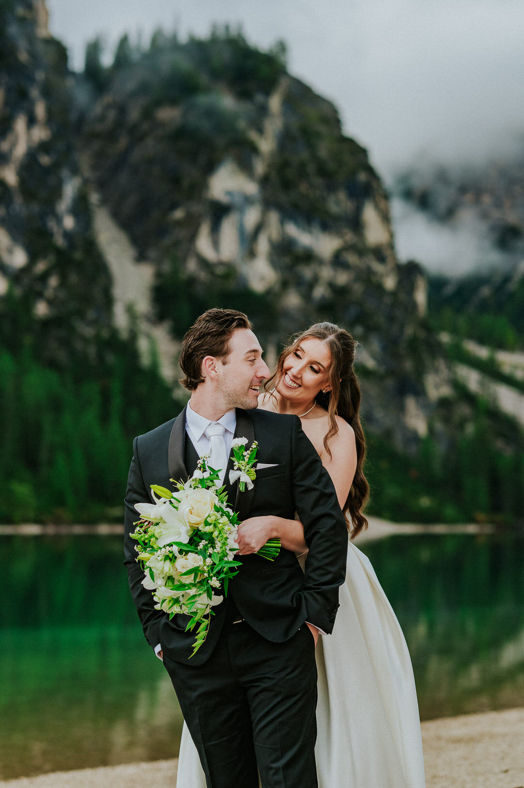 Portrait of a bride and groom at the epic Lago di Braies in the Italian Dolomite - captured by elopement photographer TS Foto Design