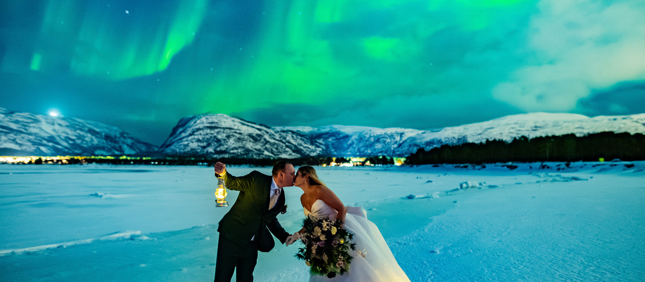 A stunning Aurora borealis wedding in Alta Norway captured by adventure elopement photographer TS Foto Design