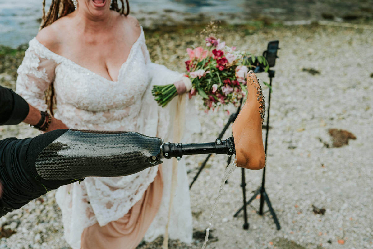 Groom with a prosthetic leg on his adventure wedding day in norway