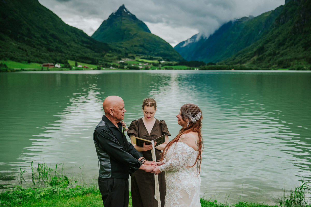 Outdoor elopement ceremony in front of a lake and Mt. Eggenipa in Western Norway