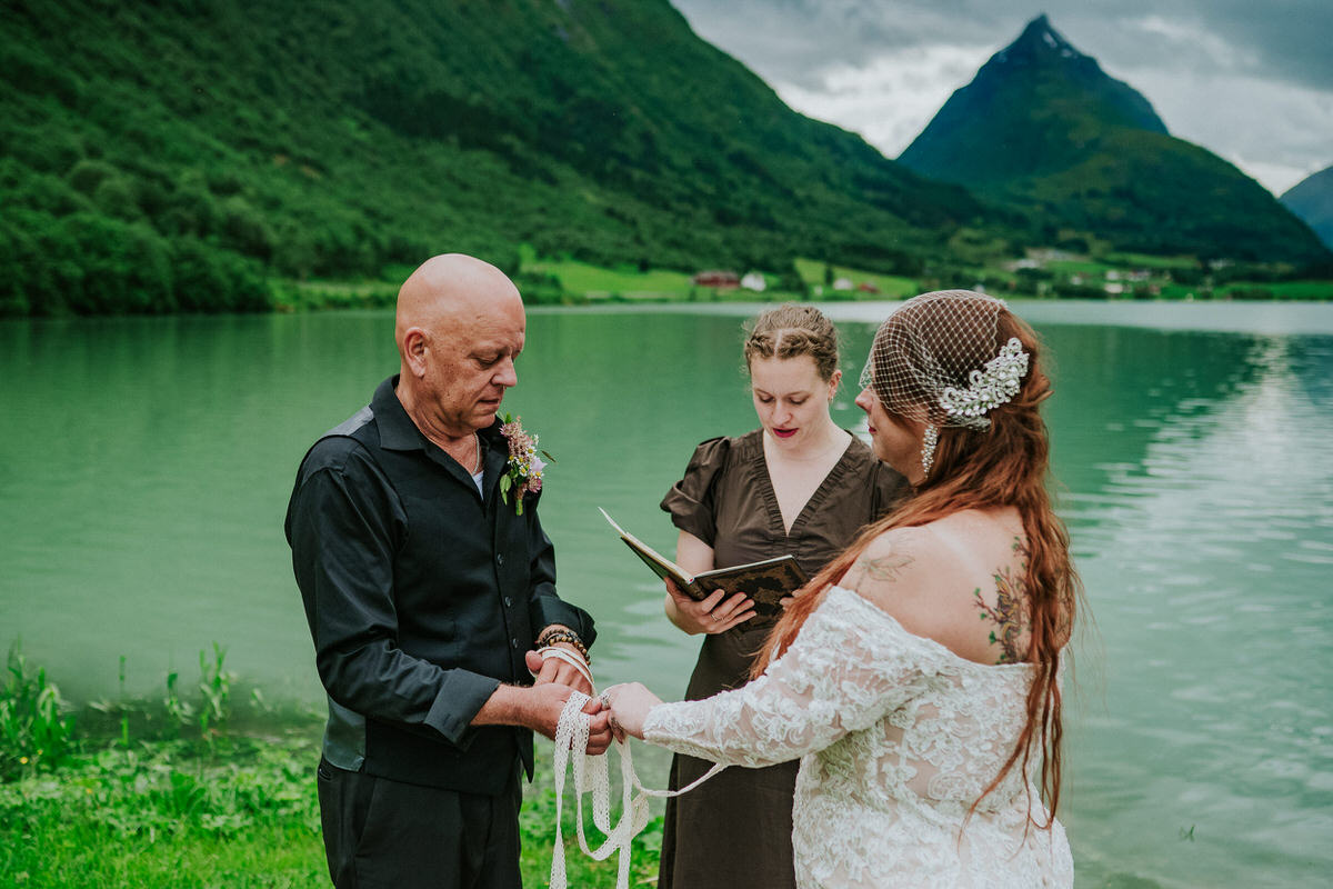 Outdoor elopement ceremony in front of a lake and Mt. Eggenipa in Western Norway