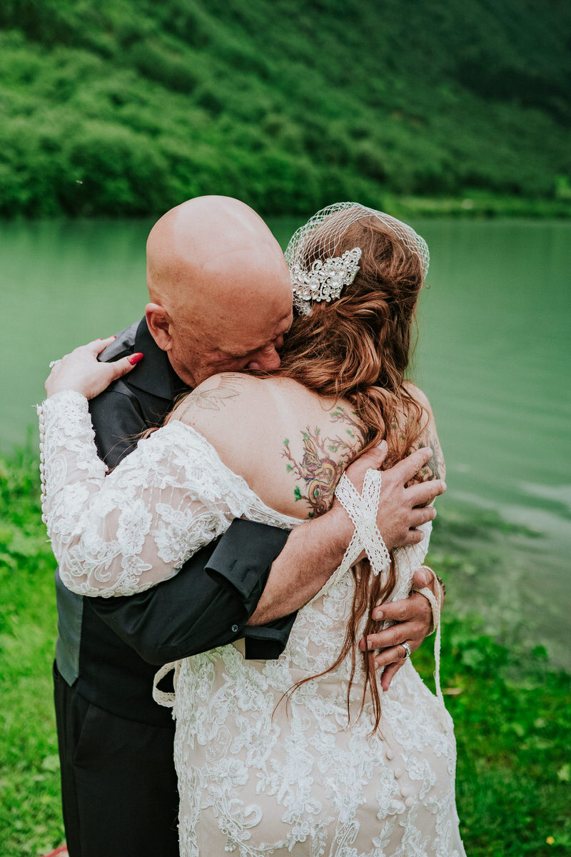 Outdoor elopement ceremony in front of a lake and Mt. Eggenipa in Western Norway