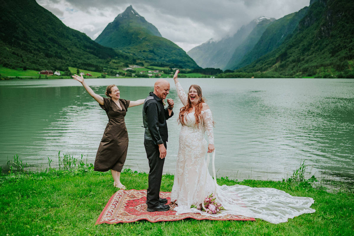 Outdoor elopement ceremony in front of a lake and Mt. Eggenipa in Western Norway